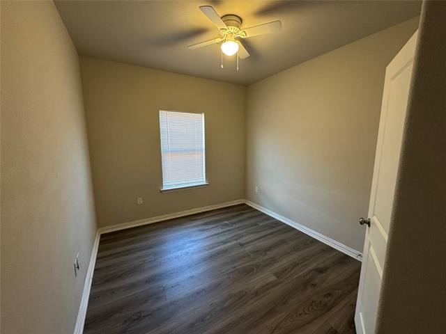 Building Photo - 2915 Peony Dr
