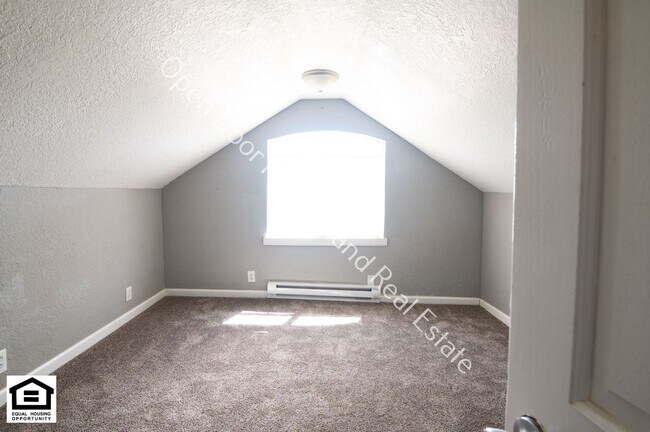 Building Photo - 1418 Sunshine Ave