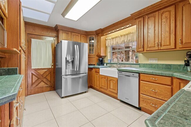 Building Photo - 36740 Shore Dr