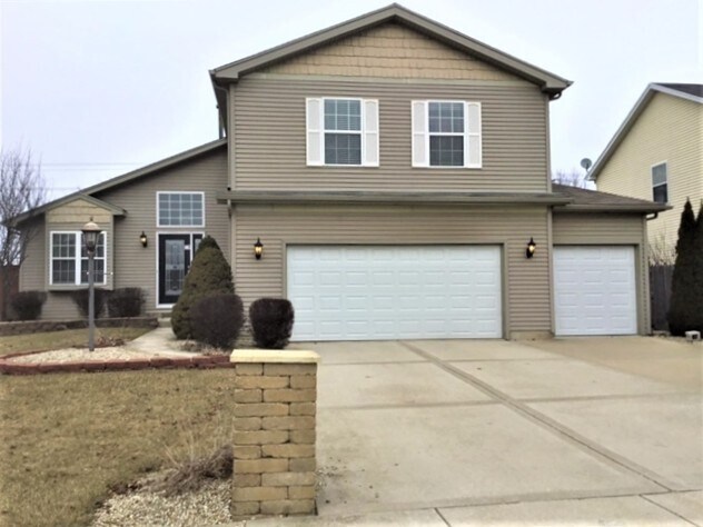 Building Photo - 5317 Meadowbrook St