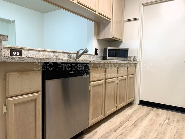 Building Photo - 622 Celebration Ct