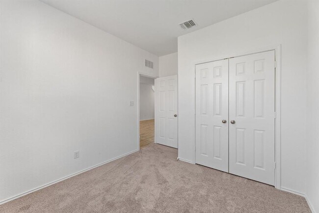 Building Photo - 133 Ventura Dr
