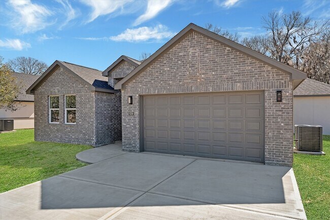 Building Photo - 939 Lake View Dr