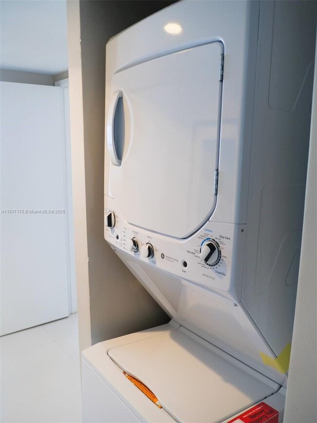 Building Photo - 1717 N Bayshore Dr