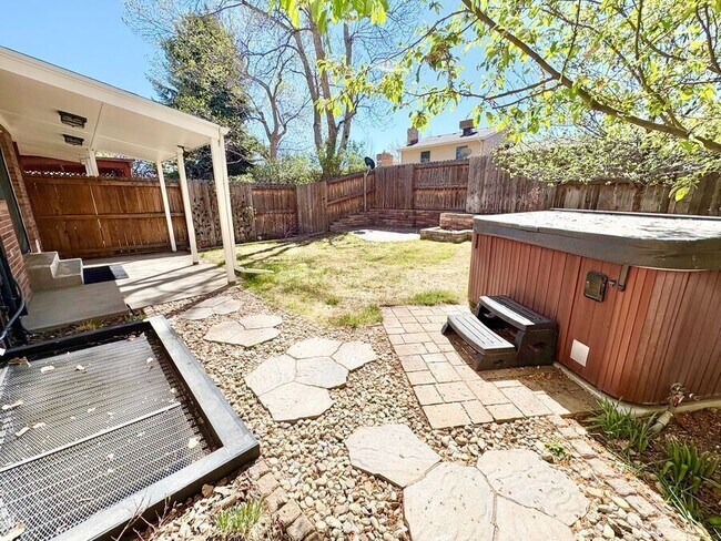 Building Photo - 13982 E Arizona Ave