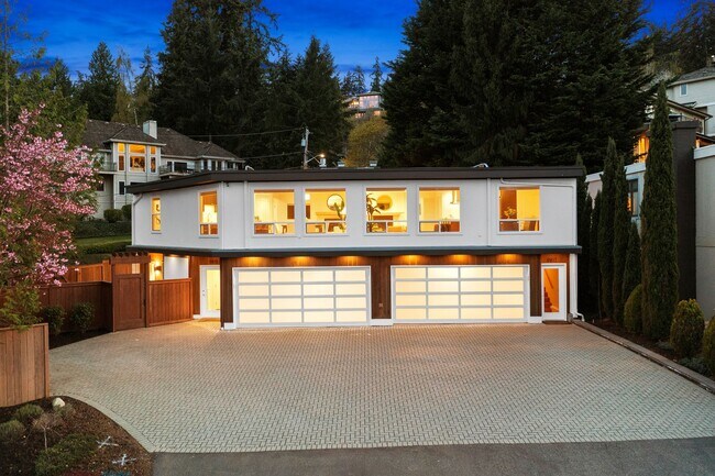 Primary Photo - 9817 SE Shoreland Dr