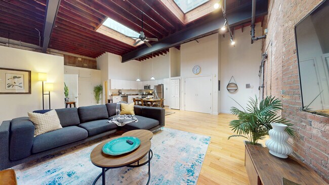 Building Photo - 19 Stanhope St