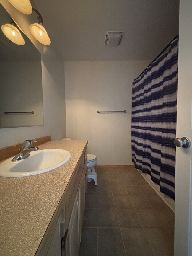 Building Photo - Charming 3-Bedroom  2.5 Bath retreat in Be...