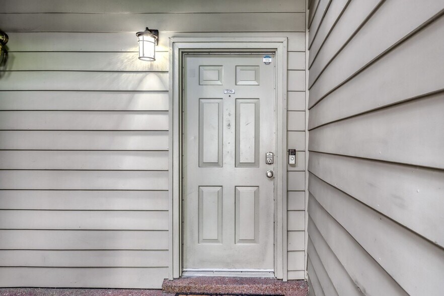Building Photo - 229 Westchase Dr
