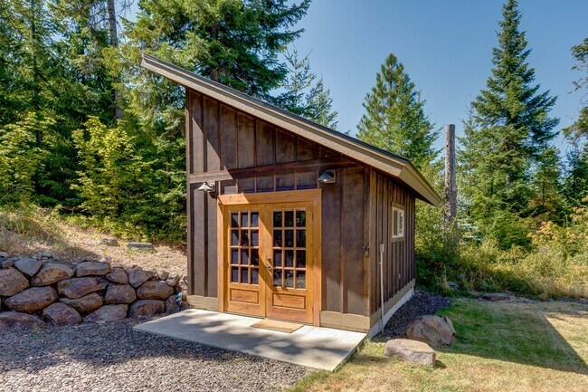 Building Photo - Gorgeous Furnished Home with Mountain Views!