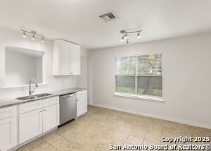 Building Photo - 4602 Oak Climb