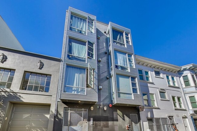 Building Photo - Prime Downtown location with a large rooft...