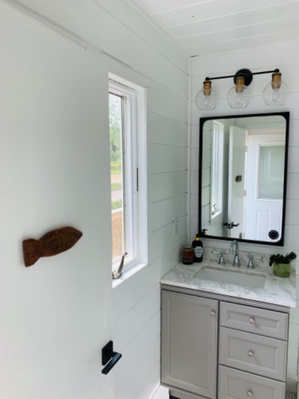 Building Photo - 5340 Notre Dame Ave