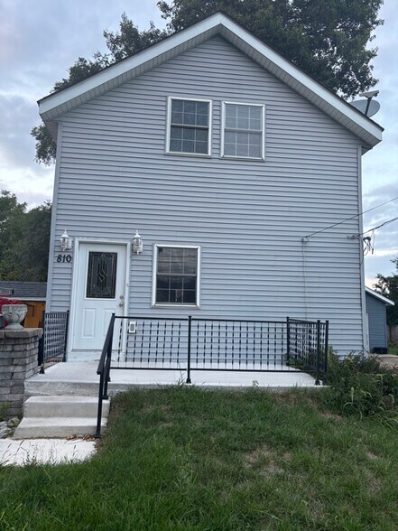 Primary Photo - 810 Stewart Ave