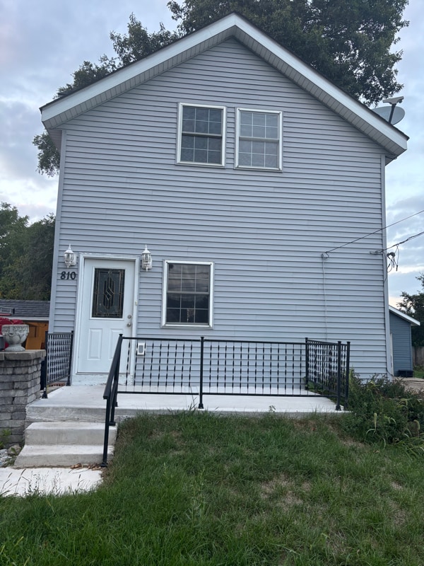 Building Photo - 810 Stewart Ave