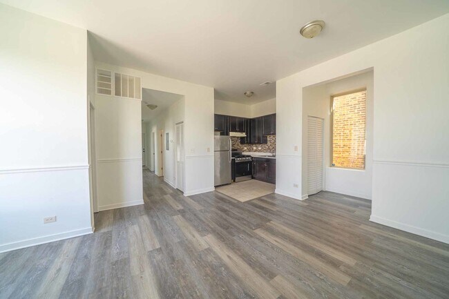 Building Photo - 317 S Homan Ave