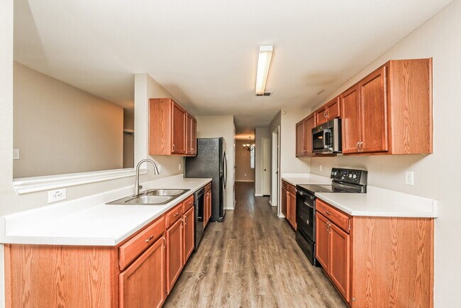 Building Photo - 1027 Clear Stream Dr