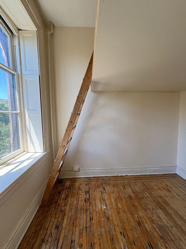 Building Photo - 24 E Mt Vernon Pl