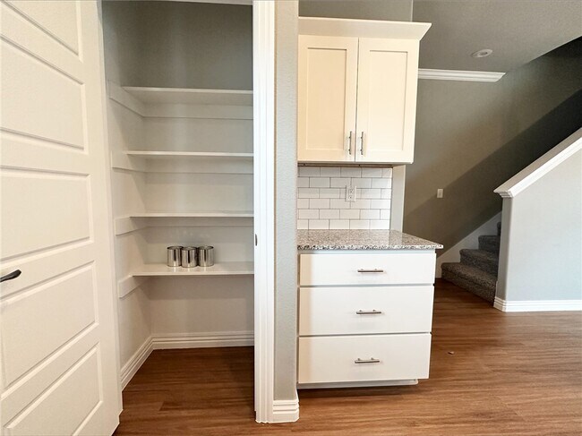 Building Photo - 2085 N Penelope Ln