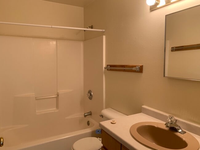 Building Photo - 327 3rd St W