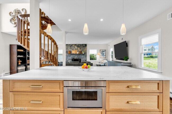 Building Photo - 1612 Ocean Ave N