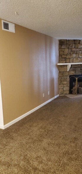 Building Photo - 14192 E Colorado Dr