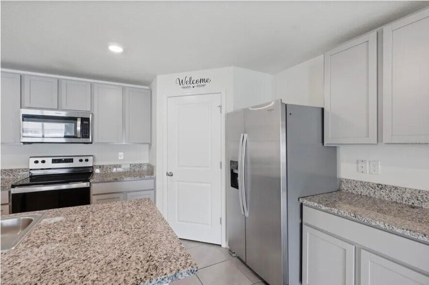 Building Photo - 9295 Van Allen Way