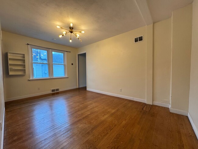 Building Photo - 2 Bed 1 Bath in WEBSTER GROVES w/ Fenced Yard