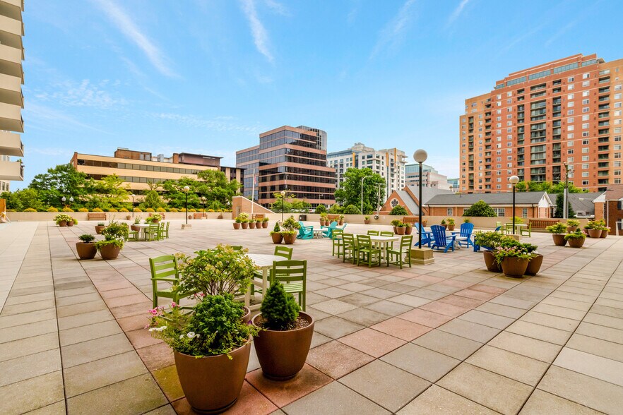 Private Spacious Plaza Not - 3800 Fairfax Dr