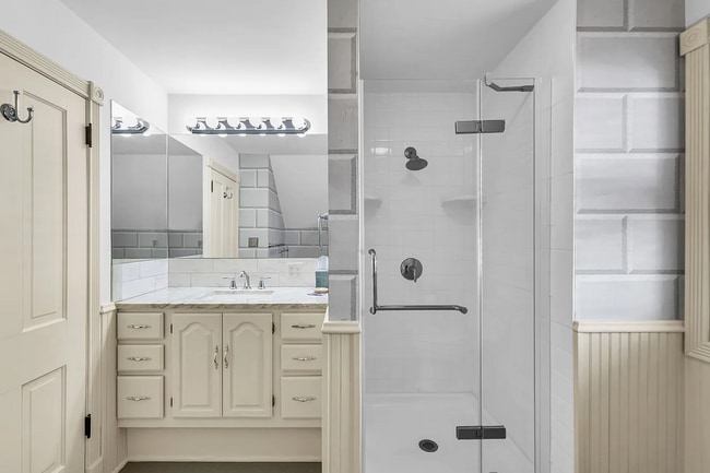 Building Photo - NEW LISTING-5 bedroom, 3 bathroom farmhouse-DeLand, Illinois