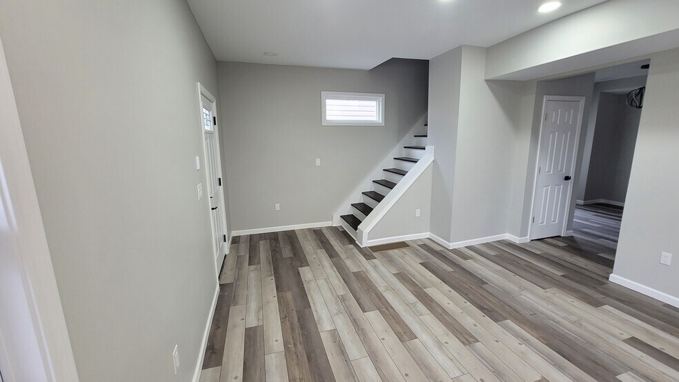 Building Photo - 1351 E Mound St