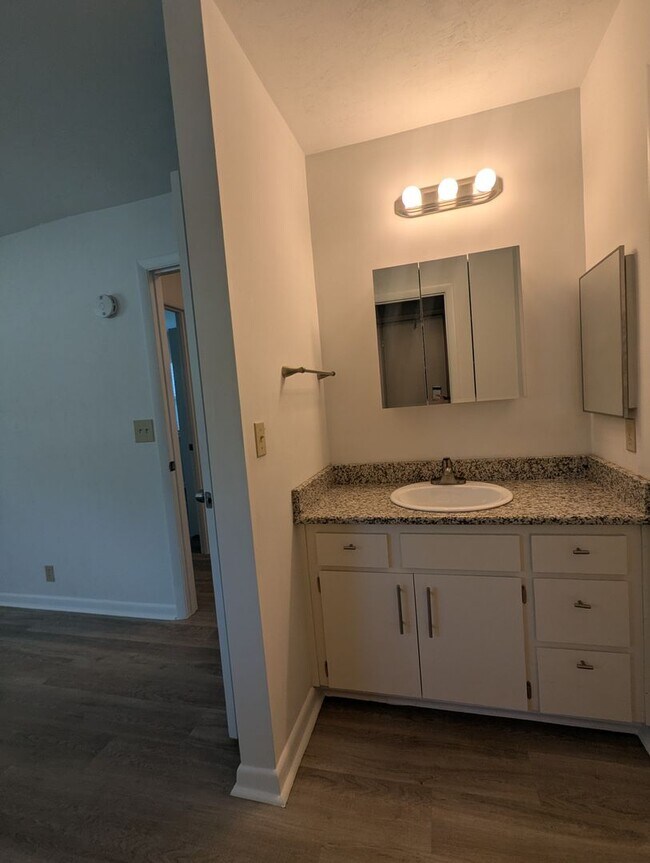 Building Photo - 2 bedroom/ 2 bath in Turkey Creek Forest