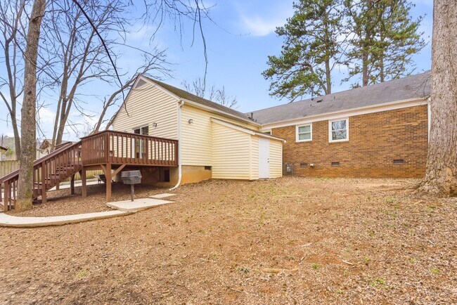 Building Photo - Beautiful, updated 3-bedroom, 2-bathroom brick ranch home in High Point with Fenced in yard