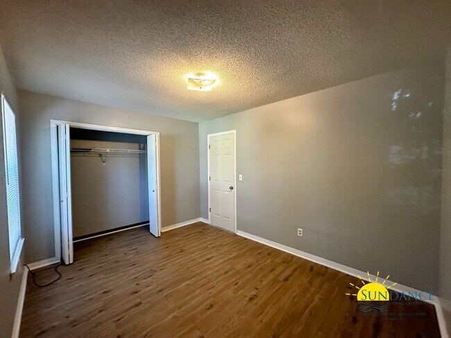 Building Photo - 1588 Venice Ave