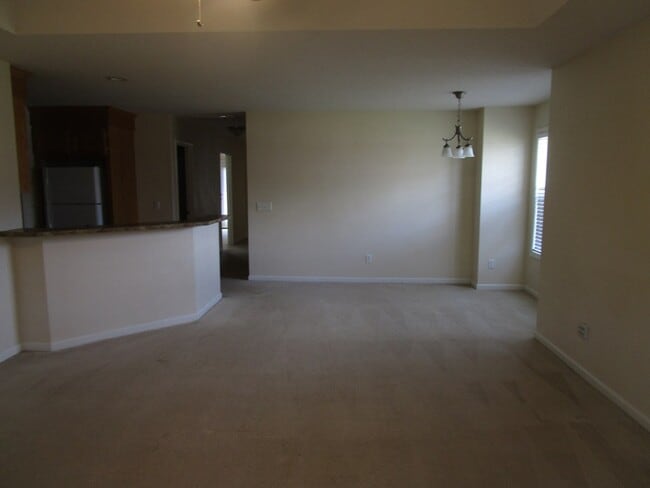 Building Photo - 20 Brushwood Ct