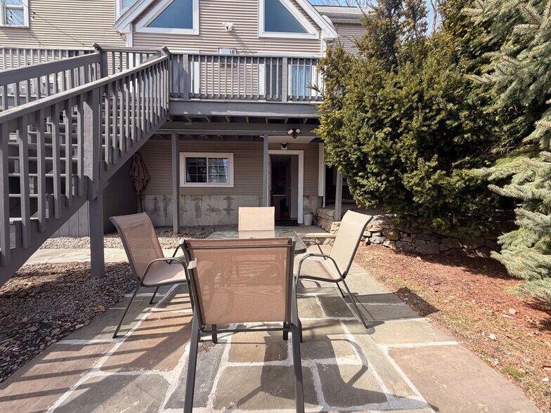 Building Photo - 532 East St