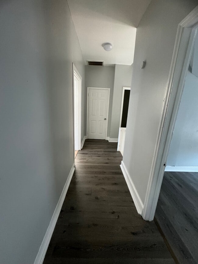 Building Photo - 839 Hutchins Ave