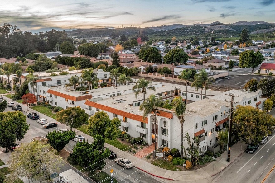 Building Photo - Shorehaven Townhomes