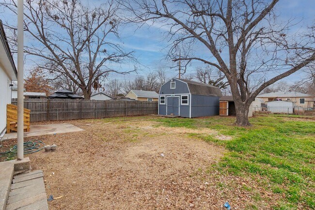 Building Photo - 1809 NW Lincoln Ave