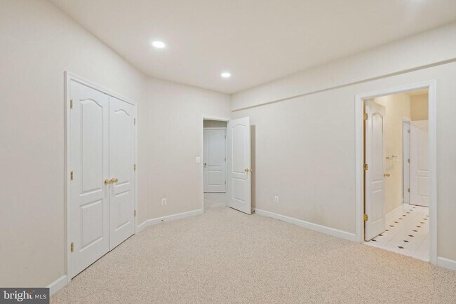 Building Photo - 7517 Lindberg Dr