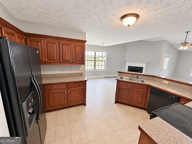 Building Photo - 561 Highland Pointe Dr