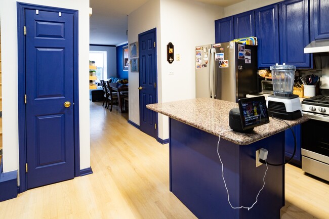 Building Photo - 8538 Towne Manor Ct