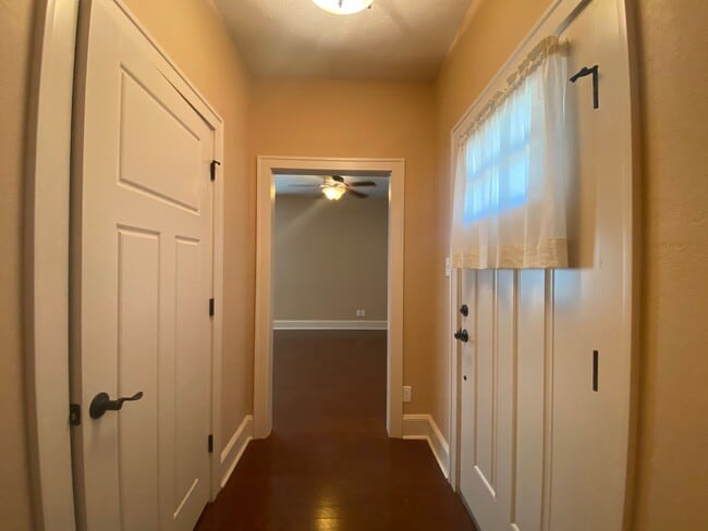 Building Photo - 2 Bedroom 1 Bathroom House - Texarkana, TX