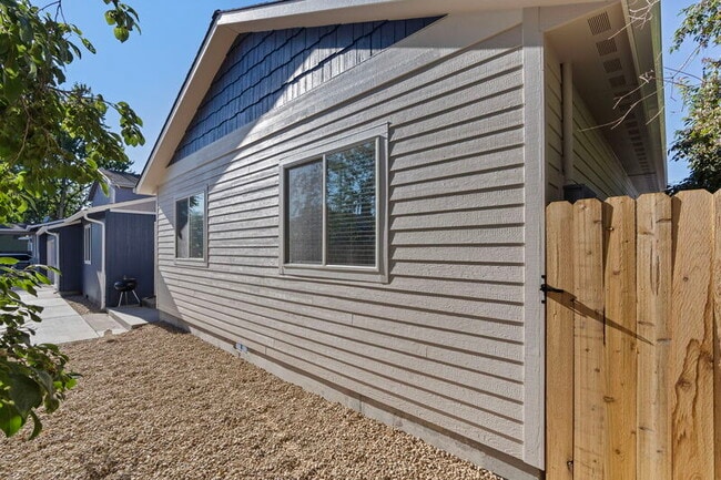 Building Photo - 3716 Custer Dr