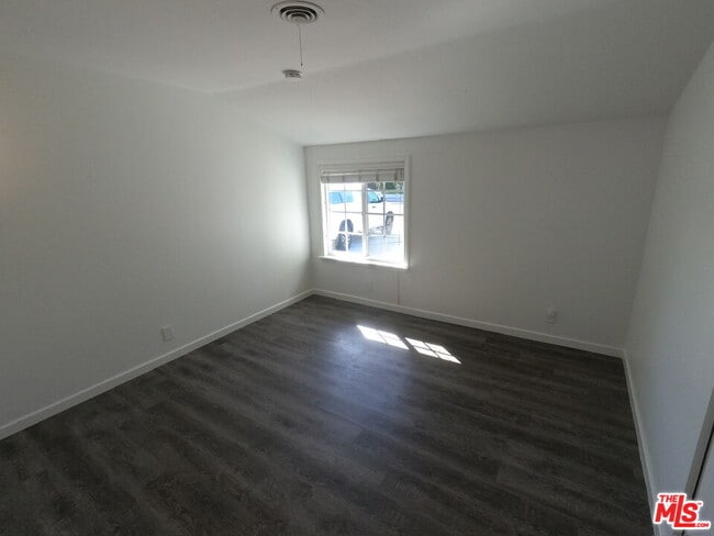 Building Photo - 5421 Hendricksen Dr
