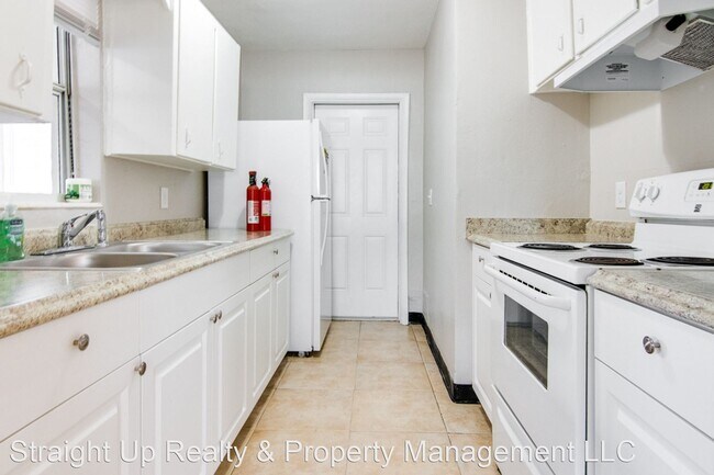 Building Photo - 2 br, 1 bath House - 824 North Florence Av...