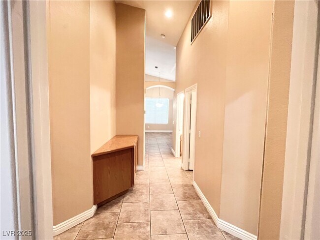 Building Photo - 258 Whitewater Village Ct