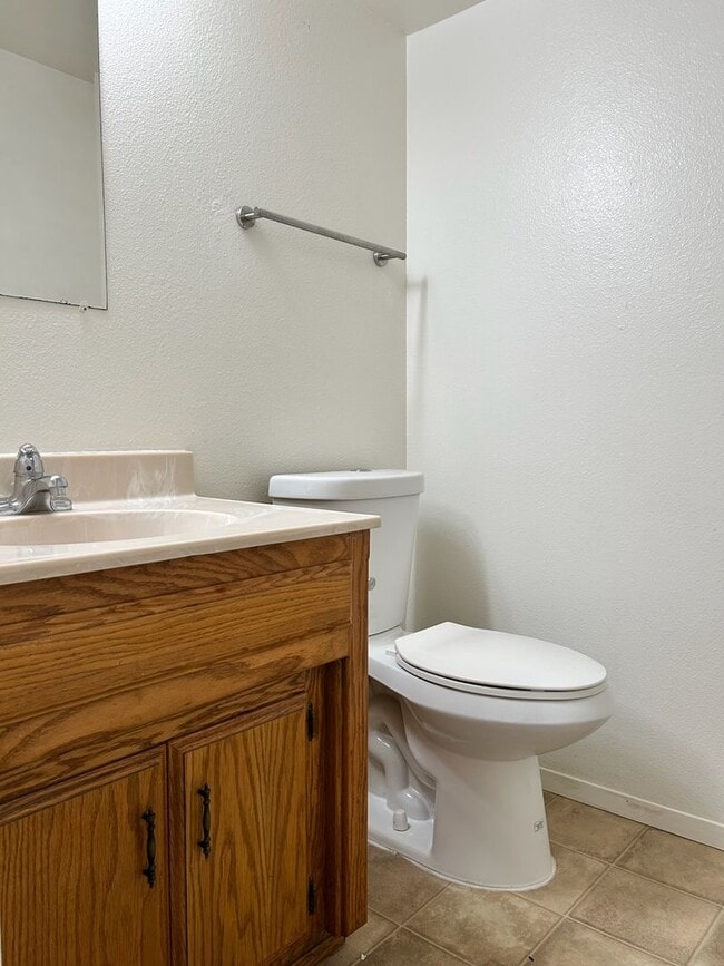 Building Photo - 1017 W Perdew Ave