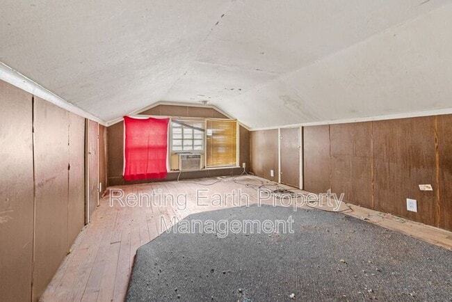 Building Photo - 2419 Circle Dr