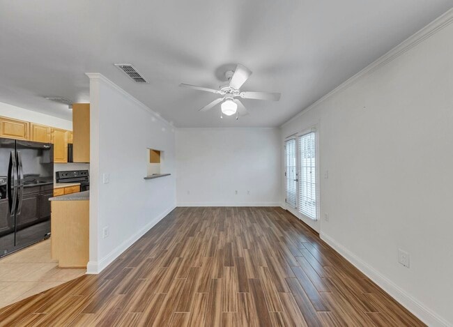 Building Photo - 749 Majestic Dr